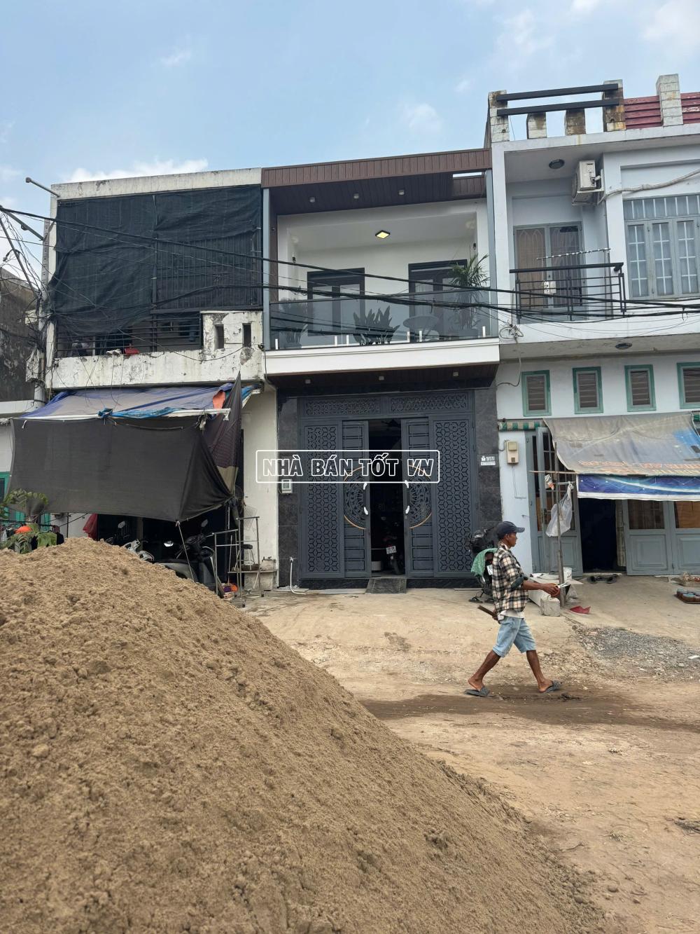 ban nha mat tien bo kenh thoang mat duong 26 3 gan aeon mall tan phu celadon